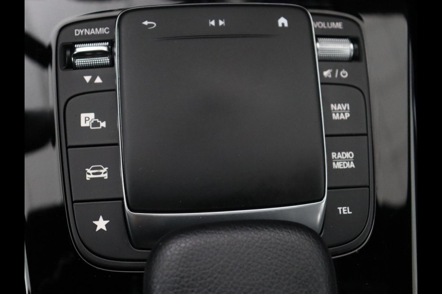 Mercedes-Benz A-Klasse 180 AMG | Panoramadak | Matrix LED | Sfeerverlichting | Keyless | Camera | Carplay | Leder/Alcantara | Memory | Keyless | Widescreen | Mercedes-Benz A-Klasse 180 AMG | Panoramadak | Matrix LED | Sfeerverlichting | Keyless | Camera | Carplay | Leder/Alcantara | Memory | Keyless | Widescreen |