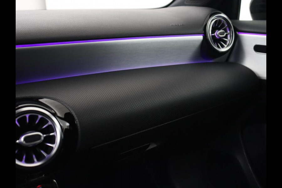 Mercedes-Benz A-Klasse 180 AMG | Panoramadak | Matrix LED | Sfeerverlichting | Keyless | Camera | Carplay | Leder/Alcantara | Memory | Keyless | Widescreen | Mercedes-Benz A-Klasse 180 AMG | Panoramadak | Matrix LED | Sfeerverlichting | Keyless | Camera | Carplay | Leder/Alcantara | Memory | Keyless | Widescreen |