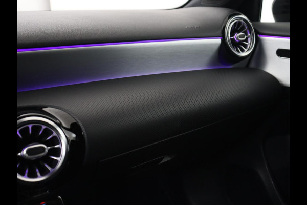Mercedes-Benz A-Klasse 180 AMG | Panoramadak | Matrix LED | Sfeerverlichting | Keyless | Camera | Carplay | Leder/Alcantara | Memory | Keyless | Widescreen | Mercedes-Benz A-Klasse 180 AMG | Panoramadak | Matrix LED | Sfeerverlichting | Keyless | Camera | Carplay | Leder/Alcantara | Memory | Keyless | Widescreen |