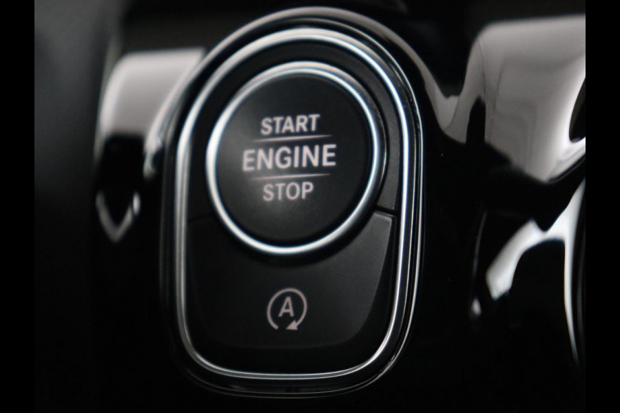 Mercedes-Benz A-Klasse 180 AMG | Panoramadak | Matrix LED | Sfeerverlichting | Keyless | Camera | Carplay | Leder/Alcantara | Memory | Keyless | Widescreen | Mercedes-Benz A-Klasse 180 AMG | Panoramadak | Matrix LED | Sfeerverlichting | Keyless | Camera | Carplay | Leder/Alcantara | Memory | Keyless | Widescreen |