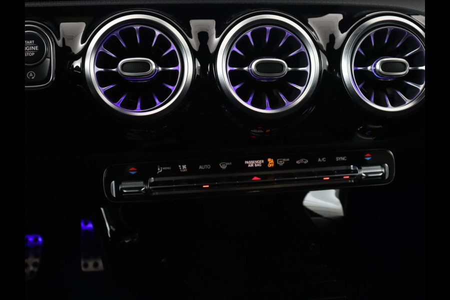 Mercedes-Benz A-Klasse 180 AMG | Panoramadak | Matrix LED | Sfeerverlichting | Keyless | Camera | Carplay | Leder/Alcantara | Memory | Keyless | Widescreen | Mercedes-Benz A-Klasse 180 AMG | Panoramadak | Matrix LED | Sfeerverlichting | Keyless | Camera | Carplay | Leder/Alcantara | Memory | Keyless | Widescreen |