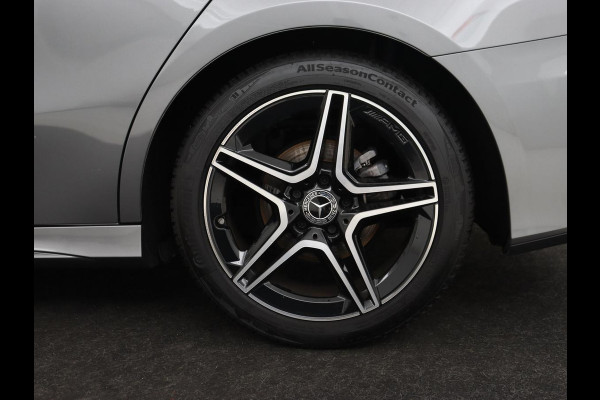 Mercedes-Benz A-Klasse 180 AMG | Panoramadak | Matrix LED | Sfeerverlichting | Keyless | Camera | Carplay | Leder/Alcantara | Memory | Keyless | Widescreen | Mercedes-Benz A-Klasse 180 AMG | Panoramadak | Matrix LED | Sfeerverlichting | Keyless | Camera | Carplay | Leder/Alcantara | Memory | Keyless | Widescreen |