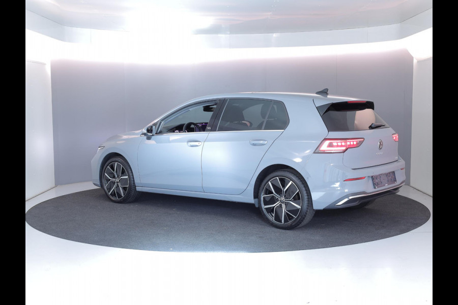 Volkswagen Golf 1.5 eTSI 50 Jahre Edition 150 pk Automaat (DSG) | Navigatie | Panoramadak | Parkeersensoren (Park assist)  | Achteruitrijcamera | Matrix LED koplampen | Stoelverwarming | Volkswagen Golf 1.5 eTSI 50 Jahre Edition 150 pk Automaat (DSG) | Navigatie | Panoramadak | Parkeersensoren (Park assist)  | Achteruitrijcamera | Matrix LED koplampen | Stoelverwarming |