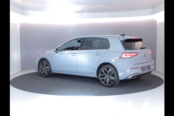Volkswagen Golf 1.5 eTSI 50 Jahre Edition 150 pk Automaat (DSG) | Navigatie | Panoramadak | Parkeersensoren (Park assist)  | Achteruitrijcamera | Matrix LED koplampen | Stoelverwarming | Volkswagen Golf 1.5 eTSI 50 Jahre Edition 150 pk Automaat (DSG) | Navigatie | Panoramadak | Parkeersensoren (Park assist)  | Achteruitrijcamera | Matrix LED koplampen | Stoelverwarming |