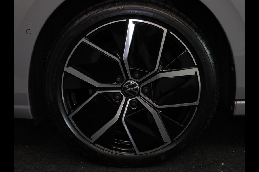 Volkswagen Golf 1.5 eTSI 50 Jahre Edition 150 pk Automaat (DSG) | Navigatie | Panoramadak | Parkeersensoren (Park assist)  | Achteruitrijcamera | Matrix LED koplampen | Stoelverwarming | Volkswagen Golf 1.5 eTSI 50 Jahre Edition 150 pk Automaat (DSG) | Navigatie | Panoramadak | Parkeersensoren (Park assist)  | Achteruitrijcamera | Matrix LED koplampen | Stoelverwarming |