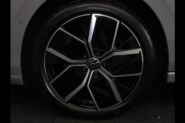 Volkswagen Golf 1.5 eTSI 50 Jahre Edition 150 pk Automaat (DSG) | Navigatie | Panoramadak | Parkeersensoren (Park assist)  | Achteruitrijcamera | Matrix LED koplampen | Stoelverwarming | Volkswagen Golf 1.5 eTSI 50 Jahre Edition 150 pk Automaat (DSG) | Navigatie | Panoramadak | Parkeersensoren (Park assist)  | Achteruitrijcamera | Matrix LED koplampen | Stoelverwarming |