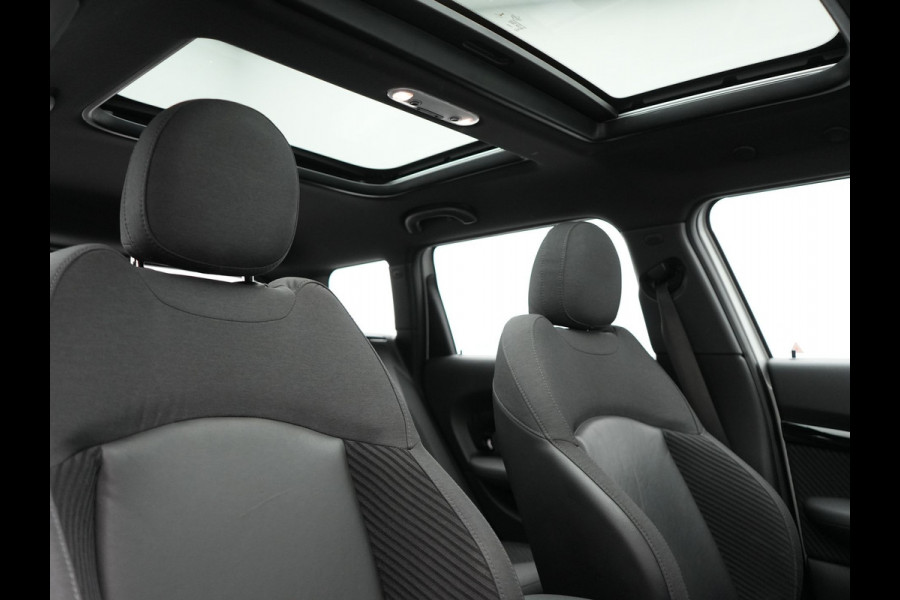 MINI Clubman 1.5 Cooper Chili Handgeschakeld 136pk | Panodak | Harman & Kardon | Apple Carplay | Lederen Sportstoelen | Navigatie | Cruise Control | Sportstuur | MINI Clubman 1.5 Cooper Chili Handgeschakeld 136pk | Panodak | Harman & Kardon | Apple Carplay | Lederen Sportstoelen | Navigatie | Cruise Control | Sportstuur |