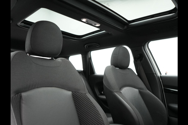 MINI Clubman 1.5 Cooper Chili Handgeschakeld 136pk | Panodak | Harman & Kardon | Apple Carplay | Lederen Sportstoelen | Navigatie | Cruise Control | Sportstuur | MINI Clubman 1.5 Cooper Chili Handgeschakeld 136pk | Panodak | Harman & Kardon | Apple Carplay | Lederen Sportstoelen | Navigatie | Cruise Control | Sportstuur |