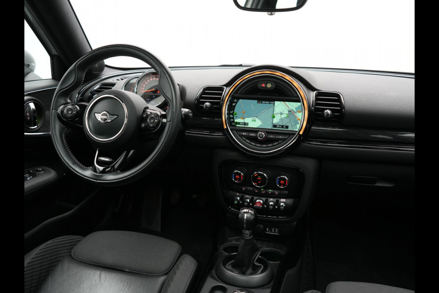 MINI Clubman 1.5 Cooper Chili Handgeschakeld 136pk | Panodak | Harman & Kardon | Apple Carplay | Lederen Sportstoelen | Navigatie | Cruise Control | Sportstuur | MINI Clubman 1.5 Cooper Chili Handgeschakeld 136pk | Panodak | Harman & Kardon | Apple Carplay | Lederen Sportstoelen | Navigatie | Cruise Control | Sportstuur |