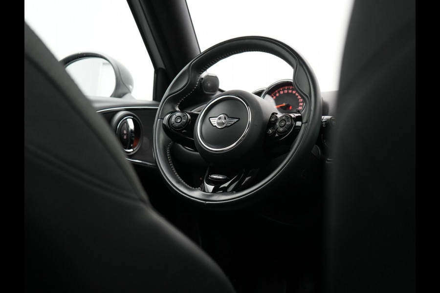 MINI Clubman 1.5 Cooper Chili Handgeschakeld 136pk | Panodak | Harman & Kardon | Apple Carplay | Lederen Sportstoelen | Navigatie | Cruise Control | Sportstuur | MINI Clubman 1.5 Cooper Chili Handgeschakeld 136pk | Panodak | Harman & Kardon | Apple Carplay | Lederen Sportstoelen | Navigatie | Cruise Control | Sportstuur |