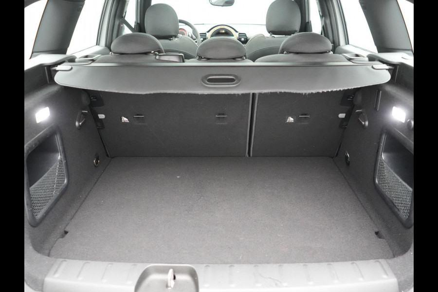 MINI Clubman 1.5 Cooper Chili Handgeschakeld 136pk | Panodak | Harman & Kardon | Apple Carplay | Lederen Sportstoelen | Navigatie | Cruise Control | Sportstuur | MINI Clubman 1.5 Cooper Chili Handgeschakeld 136pk | Panodak | Harman & Kardon | Apple Carplay | Lederen Sportstoelen | Navigatie | Cruise Control | Sportstuur |