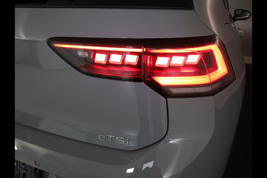 Volkswagen Golf 1.5 eTSI 50 Jahre Edition 150 pk Automaat (DSG) | Navigatie | Panoramadak | Parkeersensoren (Park assist)  | Achteruitrijcamera | Matrix LED koplampen | Stoelverwarming | Volkswagen Golf 1.5 eTSI 50 Jahre Edition 150 pk Automaat (DSG) | Navigatie | Panoramadak | Parkeersensoren (Park assist)  | Achteruitrijcamera | Matrix LED koplampen | Stoelverwarming |