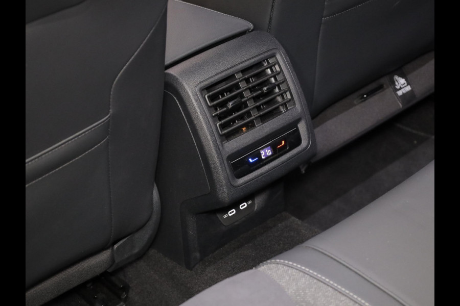 Volkswagen Golf 1.5 eTSI 50 Jahre Edition 150 pk Automaat (DSG) | Navigatie | Panoramadak | Parkeersensoren (Park assist)  | Achteruitrijcamera | Matrix LED koplampen | Stoelverwarming | Volkswagen Golf 1.5 eTSI 50 Jahre Edition 150 pk Automaat (DSG) | Navigatie | Panoramadak | Parkeersensoren (Park assist)  | Achteruitrijcamera | Matrix LED koplampen | Stoelverwarming |