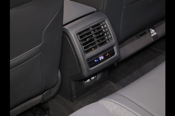 Volkswagen Golf 1.5 eTSI 50 Jahre Edition 150 pk Automaat (DSG) | Navigatie | Panoramadak | Parkeersensoren (Park assist)  | Achteruitrijcamera | Matrix LED koplampen | Stoelverwarming | Volkswagen Golf 1.5 eTSI 50 Jahre Edition 150 pk Automaat (DSG) | Navigatie | Panoramadak | Parkeersensoren (Park assist)  | Achteruitrijcamera | Matrix LED koplampen | Stoelverwarming |