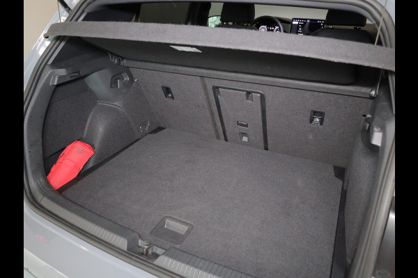 Volkswagen Golf 1.5 eTSI 50 Jahre Edition 150 pk Automaat (DSG) | Navigatie | Panoramadak | Parkeersensoren (Park assist)  | Achteruitrijcamera | Matrix LED koplampen | Stoelverwarming | Volkswagen Golf 1.5 eTSI 50 Jahre Edition 150 pk Automaat (DSG) | Navigatie | Panoramadak | Parkeersensoren (Park assist)  | Achteruitrijcamera | Matrix LED koplampen | Stoelverwarming |