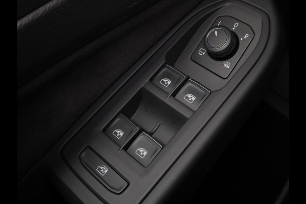 Volkswagen Golf 1.5 eTSI 50 Jahre Edition 150 pk Automaat (DSG) | Navigatie | Panoramadak | Parkeersensoren (Park assist)  | Achteruitrijcamera | Matrix LED koplampen | Stoelverwarming | Volkswagen Golf 1.5 eTSI 50 Jahre Edition 150 pk Automaat (DSG) | Navigatie | Panoramadak | Parkeersensoren (Park assist)  | Achteruitrijcamera | Matrix LED koplampen | Stoelverwarming |