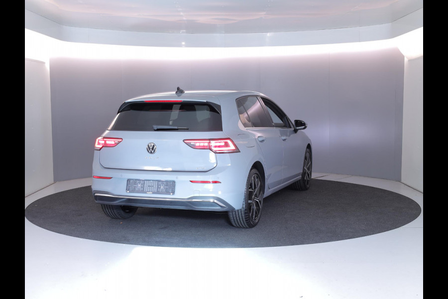 Volkswagen Golf 1.5 eTSI 50 Jahre Edition 150 pk Automaat (DSG) | Navigatie | Panoramadak | Parkeersensoren (Park assist)  | Achteruitrijcamera | Matrix LED koplampen | Stoelverwarming | Volkswagen Golf 1.5 eTSI 50 Jahre Edition 150 pk Automaat (DSG) | Navigatie | Panoramadak | Parkeersensoren (Park assist)  | Achteruitrijcamera | Matrix LED koplampen | Stoelverwarming |