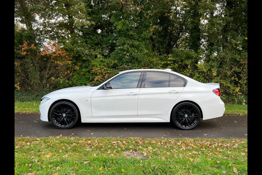 BMW 3 Serie 318i | M-Sport | Carbon | Sportlstoelen| Navi | Cruise | Clima