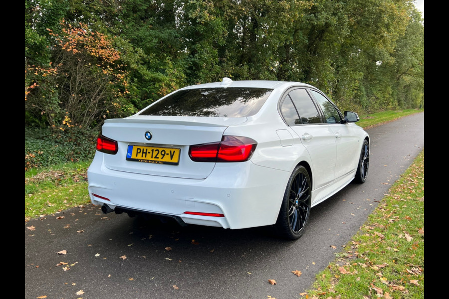 BMW 3 Serie 318i | M-Sport | Carbon | Sportlstoelen| Navi | Cruise | Clima