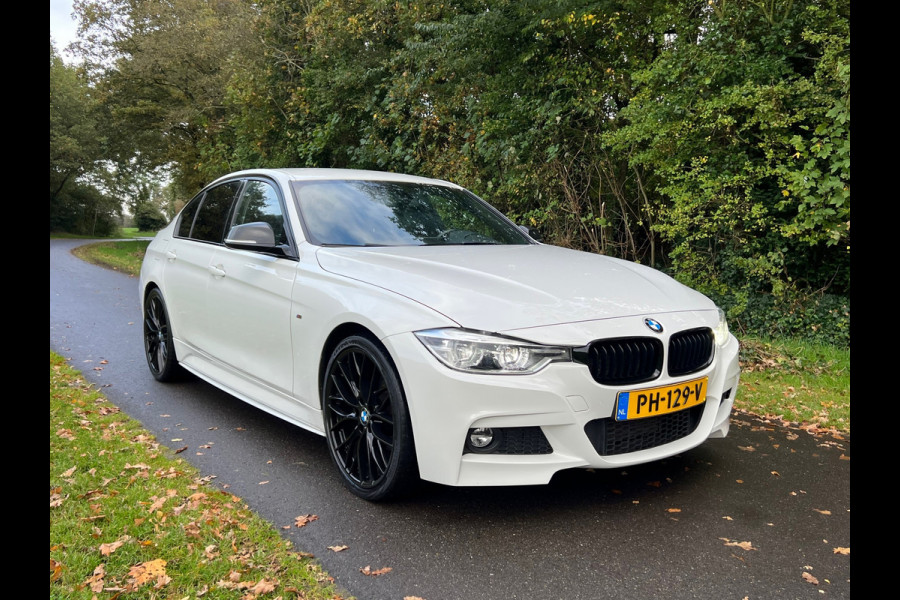 BMW 3 Serie 318i | M-Sport | Carbon | Sportlstoelen| Navi | Cruise | Clima