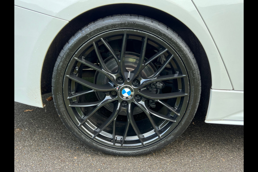 BMW 3 Serie 318i | M-Sport | Carbon | Sportlstoelen| Navi | Cruise | Clima