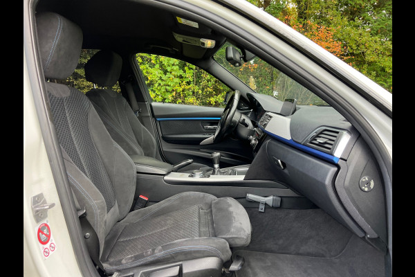 BMW 3 Serie 318i | M-Sport | Carbon | Sportlstoelen| Navi | Cruise | Clima