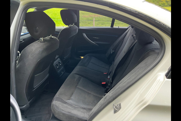 BMW 3 Serie 318i | M-Sport | Carbon | Sportlstoelen| Navi | Cruise | Clima