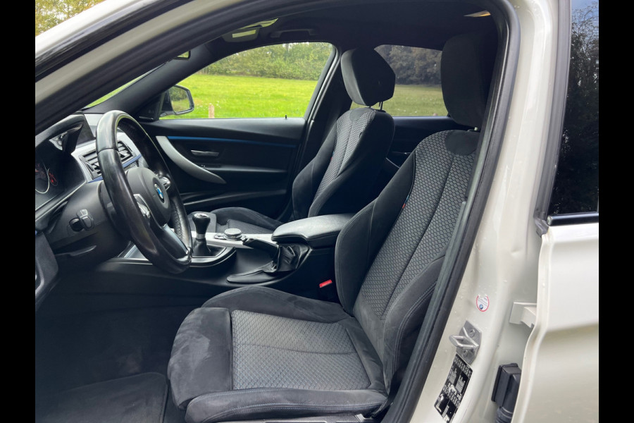 BMW 3 Serie 318i | M-Sport | Carbon | Sportlstoelen| Navi | Cruise | Clima