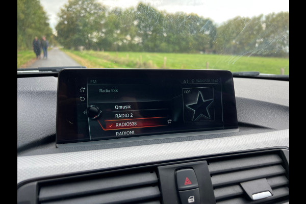 BMW 3 Serie 318i | M-Sport | Carbon | Sportlstoelen| Navi | Cruise | Clima