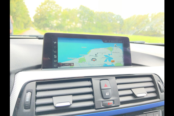 BMW 3 Serie 318i | M-Sport | Carbon | Sportlstoelen| Navi | Cruise | Clima