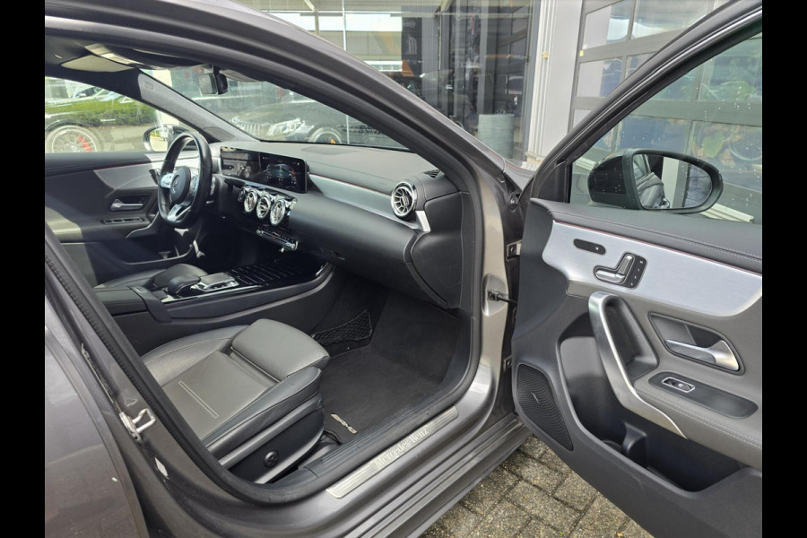 Mercedes-Benz A-Klasse 200 Premium Plus|NL AUTO!|AMG|PANO|MEMORY Mercedes-Benz A-Klasse 200 Premium Plus|NL AUTO!|AMG|PANO|MEMORY