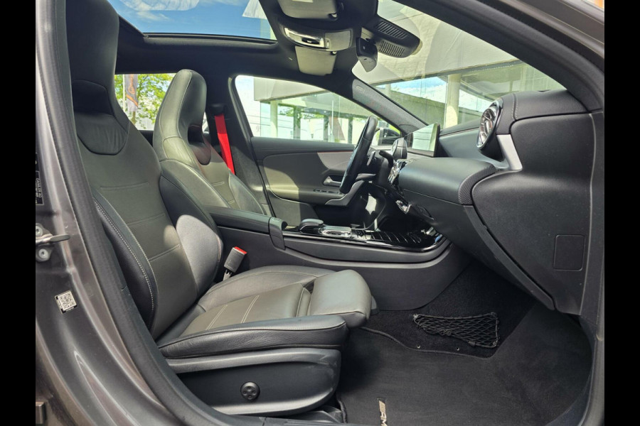 Mercedes-Benz A-Klasse 200 Premium Plus|NL AUTO!|AMG|PANO|MEMORY Mercedes-Benz A-Klasse 200 Premium Plus|NL AUTO!|AMG|PANO|MEMORY