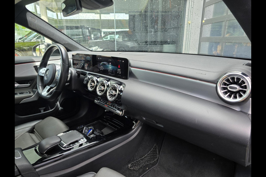 Mercedes-Benz A-Klasse 200 Premium Plus|NL AUTO!|AMG|PANO|MEMORY Mercedes-Benz A-Klasse 200 Premium Plus|NL AUTO!|AMG|PANO|MEMORY