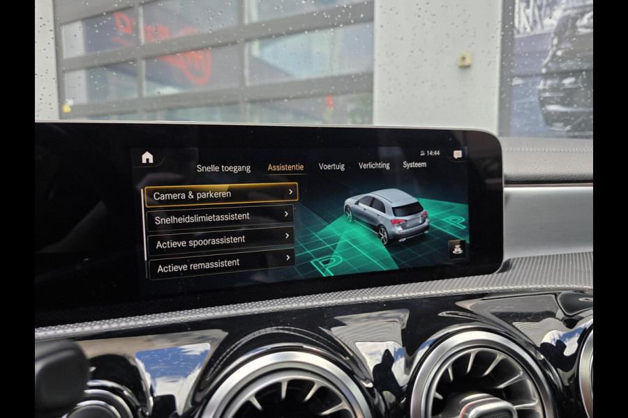 Mercedes-Benz A-Klasse 200 Premium Plus|NL AUTO!|AMG|PANO|MEMORY Mercedes-Benz A-Klasse 200 Premium Plus|NL AUTO!|AMG|PANO|MEMORY