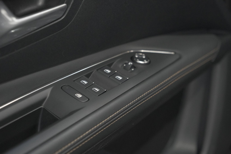 Peugeot 3008 1.6 PureTech 180 GT | Panoramadak | Adaptieve Cruise Control | Elektrische Kofferklep | Pack Leder Peugeot 3008 1.6 PureTech 180 GT | Panoramadak | Adaptieve Cruise Control | Elektrische Kofferklep | Pack Leder