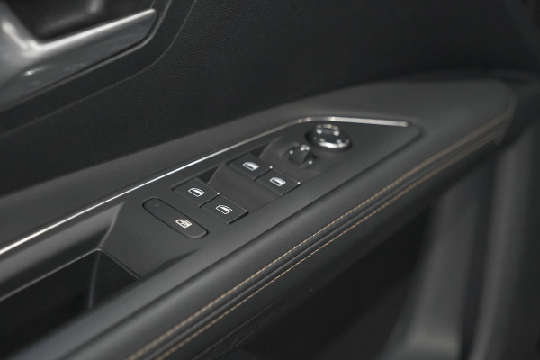 Peugeot 3008 1.6 PureTech 180 GT | Panoramadak | Adaptieve Cruise Control | Elektrische Kofferklep | Pack Leder Peugeot 3008 1.6 PureTech 180 GT | Panoramadak | Adaptieve Cruise Control | Elektrische Kofferklep | Pack Leder