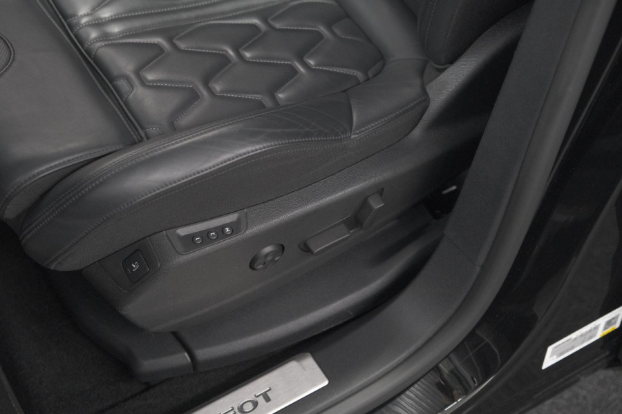 Peugeot 3008 1.6 PureTech 180 GT | Panoramadak | Adaptieve Cruise Control | Elektrische Kofferklep | Pack Leder Peugeot 3008 1.6 PureTech 180 GT | Panoramadak | Adaptieve Cruise Control | Elektrische Kofferklep | Pack Leder