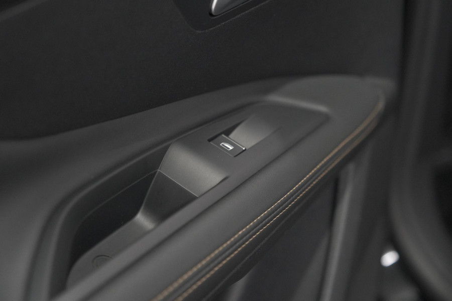 Peugeot 3008 1.6 PureTech 180 GT | Panoramadak | Adaptieve Cruise Control | Elektrische Kofferklep | Pack Leder Peugeot 3008 1.6 PureTech 180 GT | Panoramadak | Adaptieve Cruise Control | Elektrische Kofferklep | Pack Leder