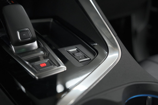 Peugeot 3008 1.6 PureTech 180 GT | Panoramadak | Adaptieve Cruise Control | Elektrische Kofferklep | Pack Leder Peugeot 3008 1.6 PureTech 180 GT | Panoramadak | Adaptieve Cruise Control | Elektrische Kofferklep | Pack Leder