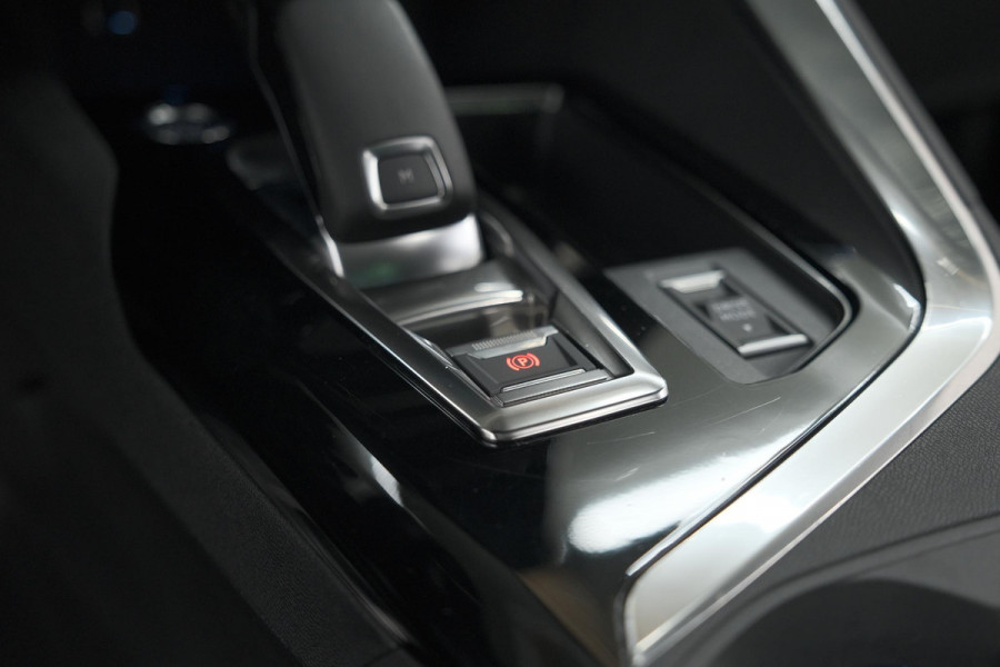 Peugeot 3008 1.6 PureTech 180 GT | Panoramadak | Adaptieve Cruise Control | Elektrische Kofferklep | Pack Leder Peugeot 3008 1.6 PureTech 180 GT | Panoramadak | Adaptieve Cruise Control | Elektrische Kofferklep | Pack Leder