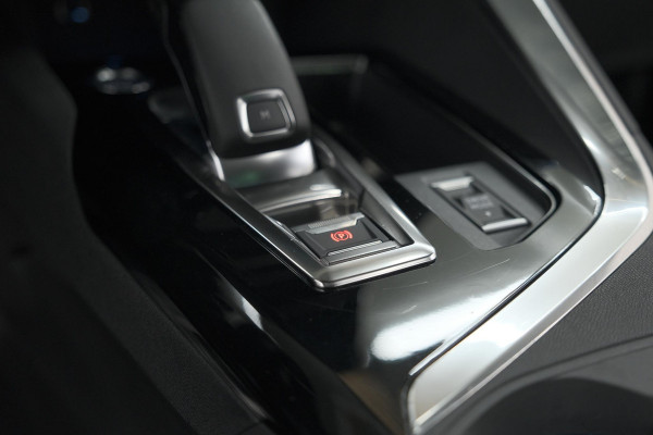 Peugeot 3008 1.6 PureTech 180 GT | Panoramadak | Adaptieve Cruise Control | Elektrische Kofferklep | Pack Leder Peugeot 3008 1.6 PureTech 180 GT | Panoramadak | Adaptieve Cruise Control | Elektrische Kofferklep | Pack Leder