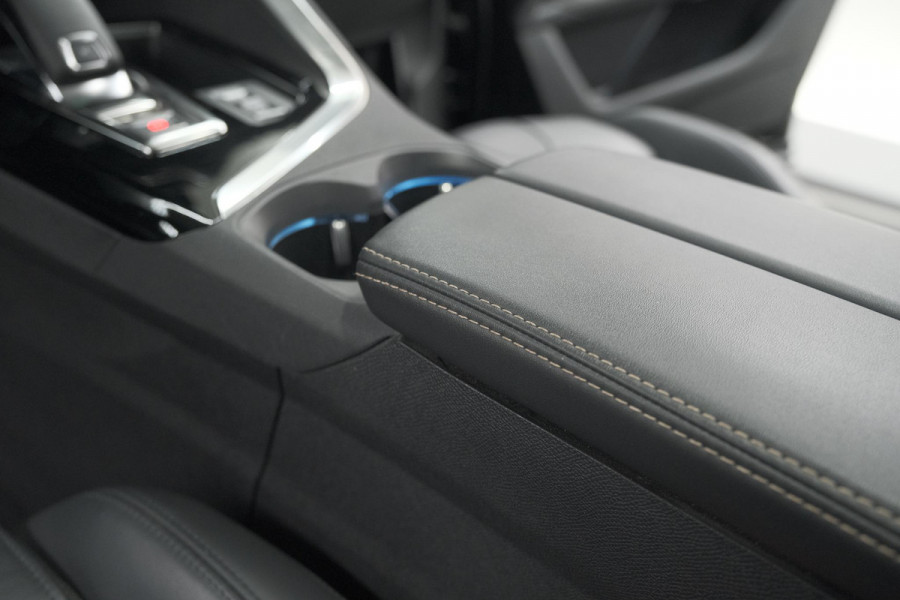 Peugeot 3008 1.6 PureTech 180 GT | Panoramadak | Adaptieve Cruise Control | Elektrische Kofferklep | Pack Leder Peugeot 3008 1.6 PureTech 180 GT | Panoramadak | Adaptieve Cruise Control | Elektrische Kofferklep | Pack Leder