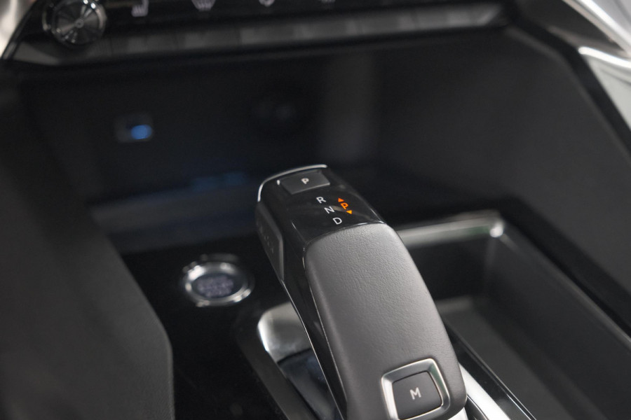 Peugeot 3008 1.6 PureTech 180 GT | Panoramadak | Adaptieve Cruise Control | Elektrische Kofferklep | Pack Leder Peugeot 3008 1.6 PureTech 180 GT | Panoramadak | Adaptieve Cruise Control | Elektrische Kofferklep | Pack Leder