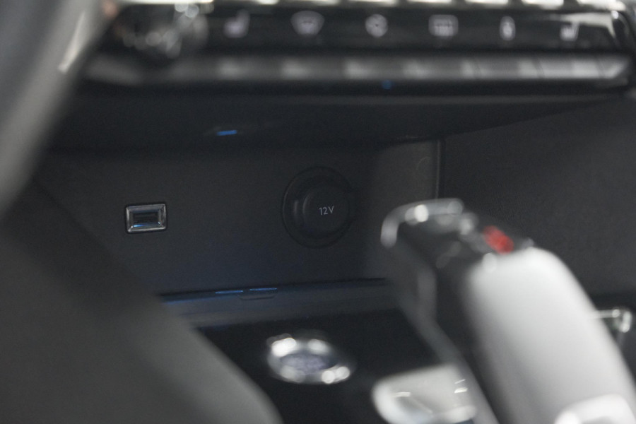 Peugeot 3008 1.6 PureTech 180 GT | Panoramadak | Adaptieve Cruise Control | Elektrische Kofferklep | Pack Leder Peugeot 3008 1.6 PureTech 180 GT | Panoramadak | Adaptieve Cruise Control | Elektrische Kofferklep | Pack Leder