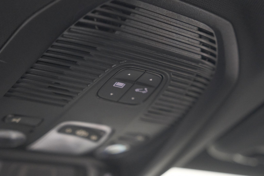 Peugeot 3008 1.6 PureTech 180 GT | Panoramadak | Adaptieve Cruise Control | Elektrische Kofferklep | Pack Leder Peugeot 3008 1.6 PureTech 180 GT | Panoramadak | Adaptieve Cruise Control | Elektrische Kofferklep | Pack Leder