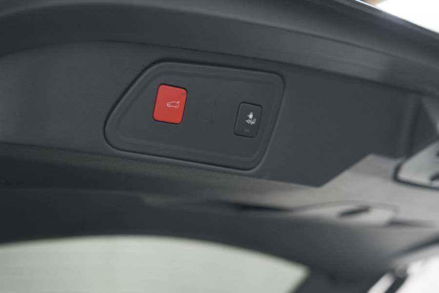Peugeot 3008 1.6 PureTech 180 GT | Panoramadak | Adaptieve Cruise Control | Elektrische Kofferklep | Pack Leder Peugeot 3008 1.6 PureTech 180 GT | Panoramadak | Adaptieve Cruise Control | Elektrische Kofferklep | Pack Leder