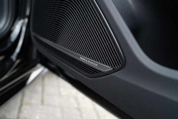 Audi RS4 Avant 2.9 TFSI RS 4 Quattro | Panorama | Bang&Olufsen | HuD | Facelift | Adaptieve Cruise | Lane Assist | Massage |450PK