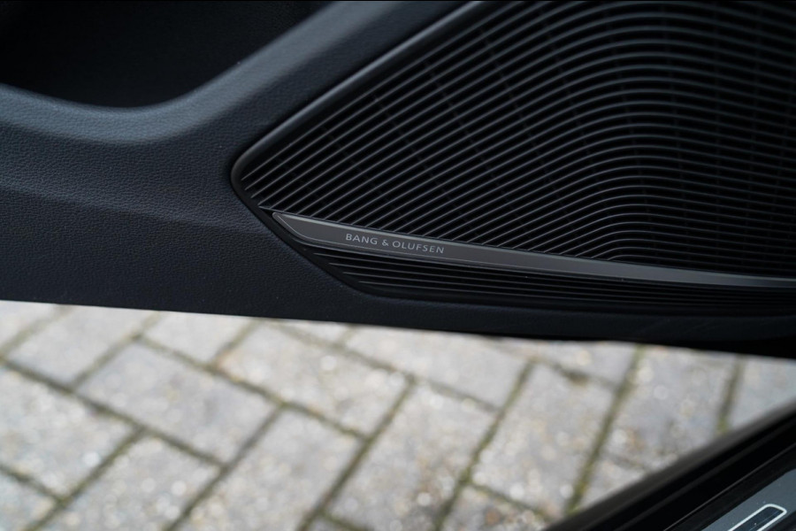 Audi RS4 Avant 2.9 TFSI RS 4 Quattro | Panorama | Bang&Olufsen | HuD | Facelift | Adaptieve Cruise | Lane Assist | Massage |450PK