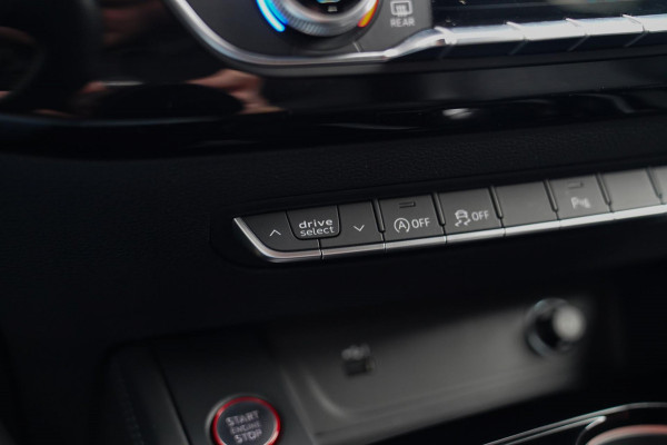 Audi RS4 Avant 2.9 TFSI RS 4 Quattro | Panorama | Bang&Olufsen | HuD | Facelift | Adaptieve Cruise | Lane Assist | Massage |450PK