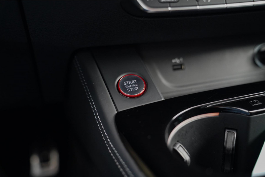 Audi RS4 Avant 2.9 TFSI RS 4 Quattro | Panorama | Bang&Olufsen | HuD | Facelift | Adaptieve Cruise | Lane Assist | Massage |450PK